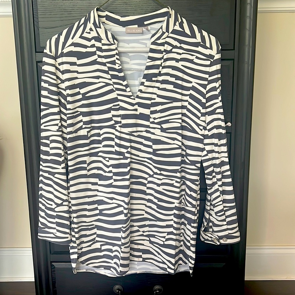 Like new Ellie Kai top. Size 0